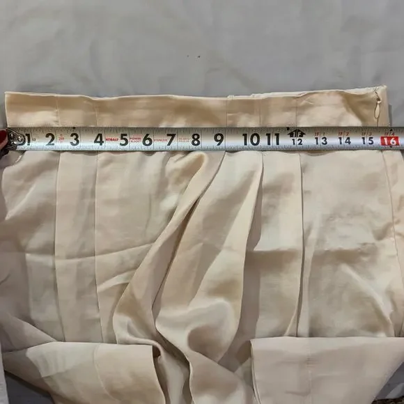 Banana Republic Champagne Satin Pleated Shorts Womens Size M Tailored Dressy - Picture 7 of 11